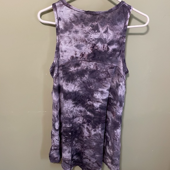 Lulu lemon tank, drop tail hem, purple tie die style - Picture 3 of 3